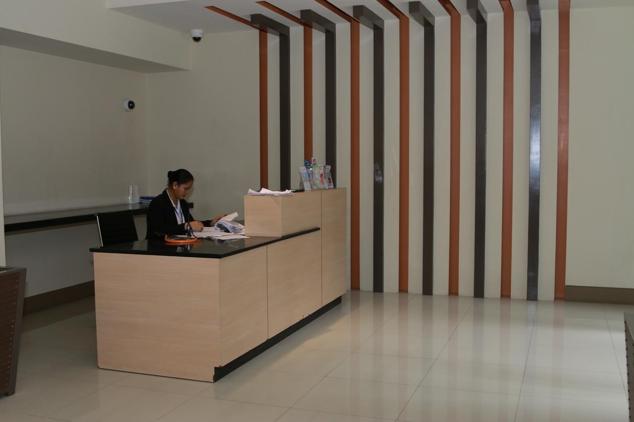 De Luxe 7Qrs Lägenhet Manila Exteriör bild