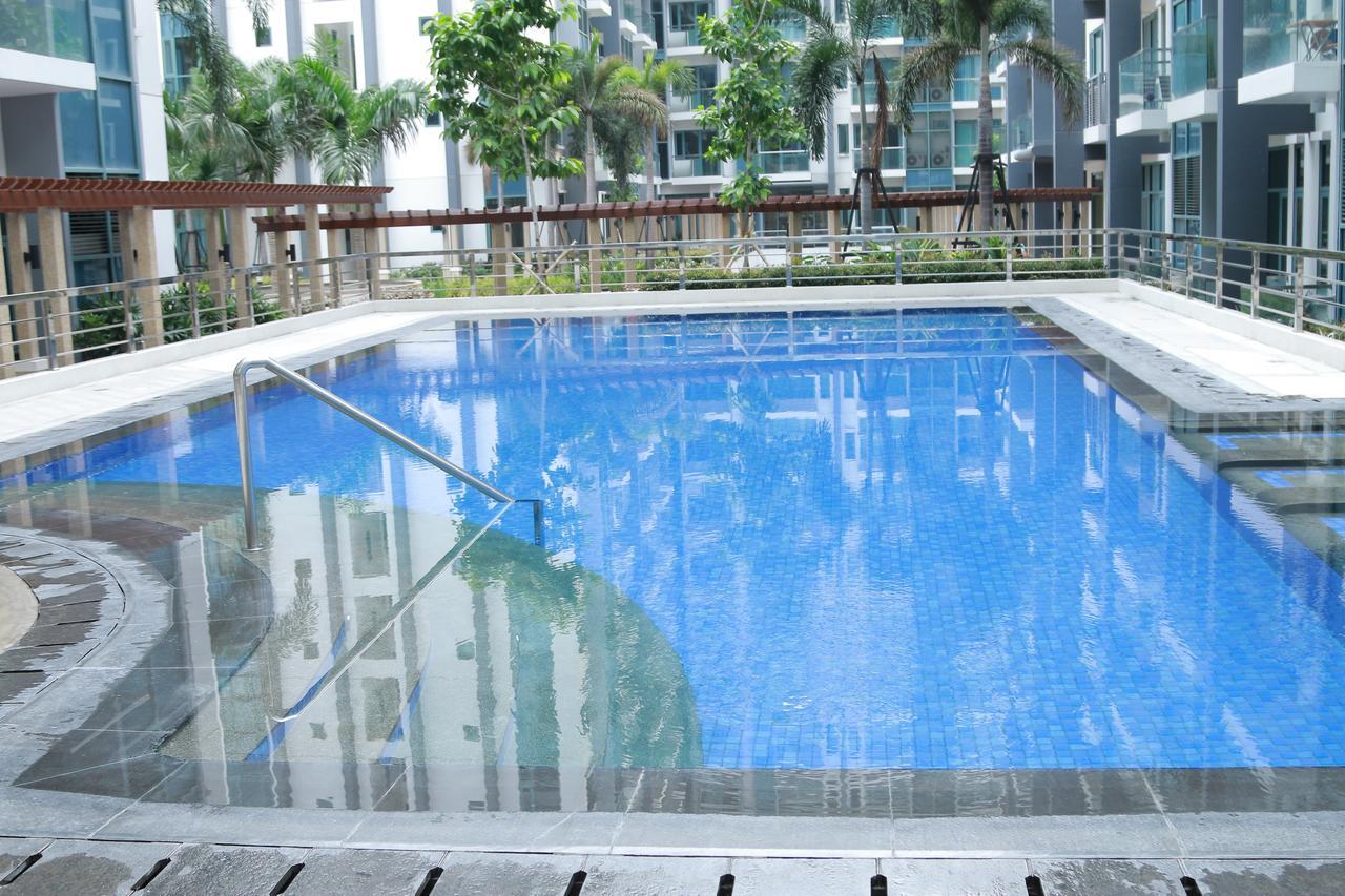 De Luxe 7Qrs Lägenhet Manila Exteriör bild